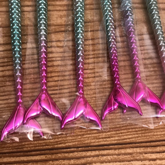 Mermaid tails colorful make up brushes bundle - Picture 5 of 6